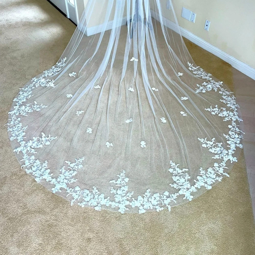 SOLD - Off White Cathedral Veil with Metal Comb - 118 inches - Picture 6 of 7